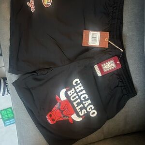 Mitchell & Ness Bulls Black Woven Shorts
